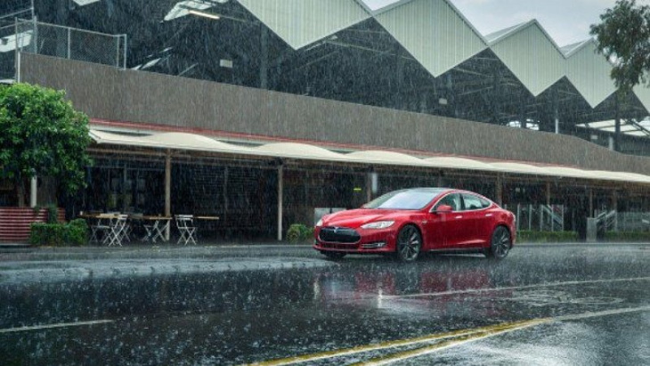 hoeveel rijbereik verliest een elektrische auto als het regent?
