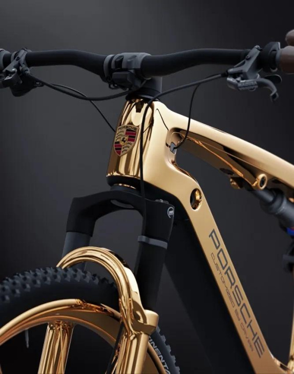 deze porsche e-bike is van titanium en goud